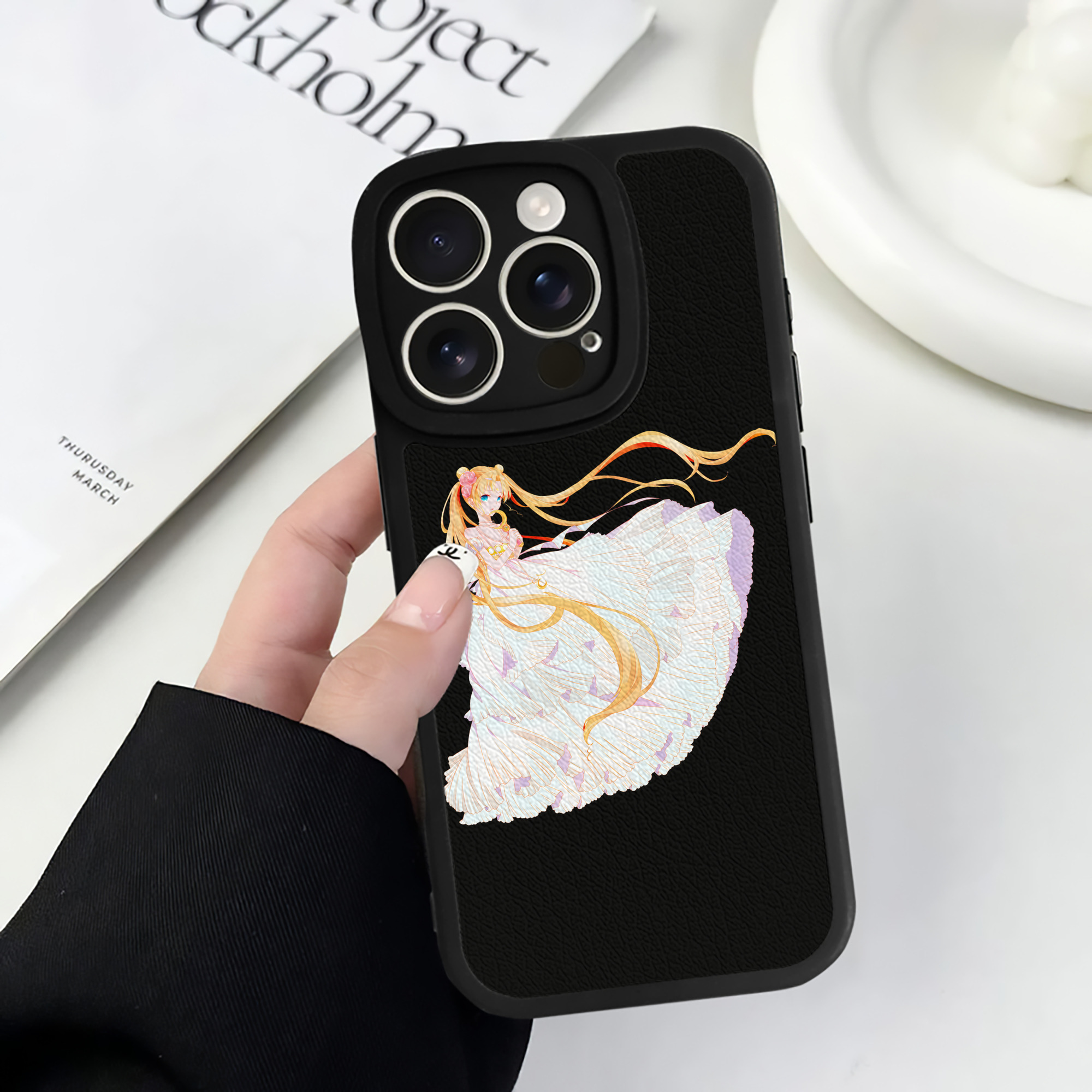 （画像用） 美少女戦士セーラームーン 愛野 美奈子 あいの みなこ Sailor Moon Aino Minako 【iPhone 16シリーズ対応】シリコンスマホケース（レザー調） 材質：シリコン